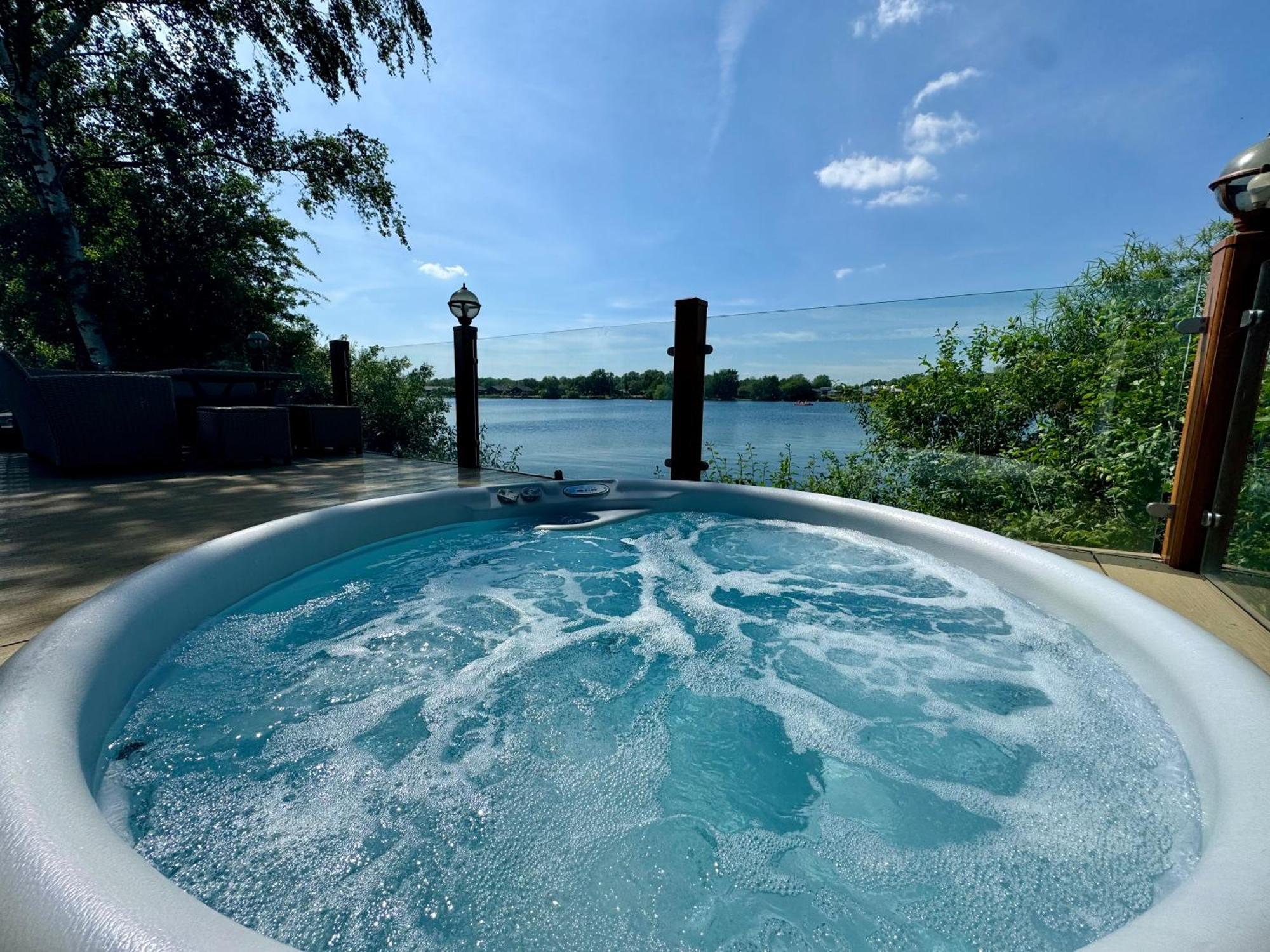 Fable Lodge Tattershall Lakes - Luxury Lakeside Lodge With Hot Tub Exterior foto